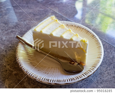 Lemon Cheese (Cheese) Cake 95018285