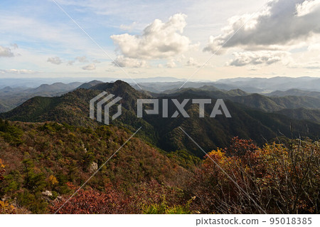 塔基山秋葉 塔基山秋葉 95018385