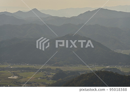 從瀧山脈 從瀧山脈 95018388