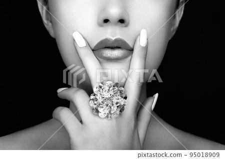 Beauty girl face close up with gloss lips 95018909