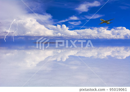 飛機飛越鏡湖烏尤尼 飛機飛越鏡湖烏尤尼 95019061