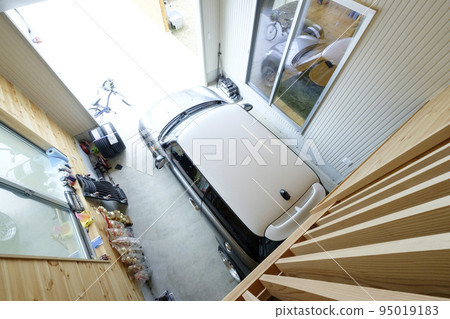 帶車庫的房子的俯視圖 95019183