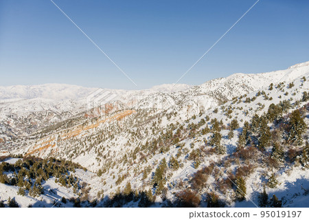Hills covered with snow, in winter on a Sunny day in the mountains of Uzbekistan 95019197