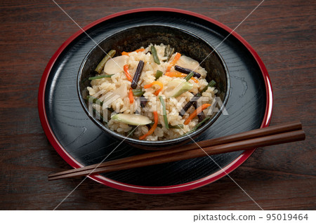 Homemade wild vegetable steamed rice 95019464