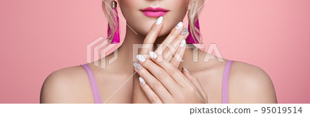 Beauty woman with perfect makeup Beauty woman with perfect makeup 95019514