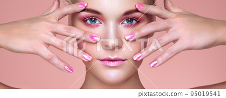 Beauty woman with perfect makeup Beauty woman with perfect makeup 95019541