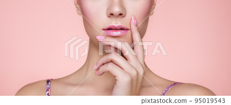 Beauty woman with perfect makeup 95019543