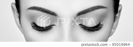 Female eye with long false eyelashes 95019964