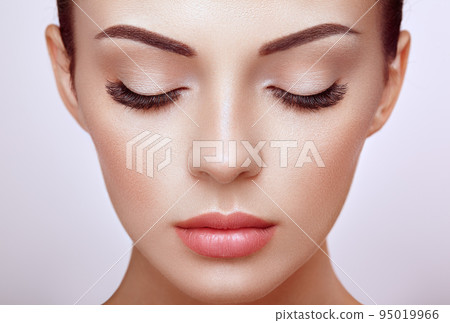 Beautiful woman with long false eyelashes 95019966