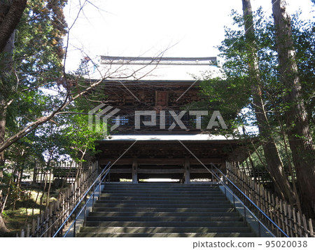 Engakuji Temple in Kamakura City (Sanmon and Sanmon) 95020038