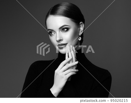 Beautiful woman face with perfect makeup 95020215