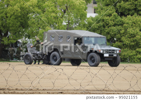 地面自衛隊重型牽引車和120mm迫擊砲RT 地面自衛隊重型牽引車和120mm迫擊砲RT 95021155