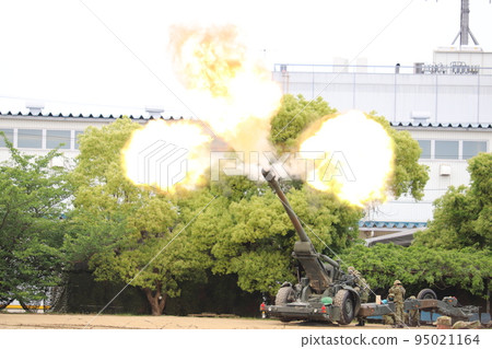 JGSDF FH-70 155mm howitzer firing blanks 95021164