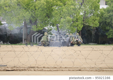 地面自衛隊 120 毫米迫擊砲 RT 砲兵姿態 地面自衛隊 120 毫米迫擊砲 RT 砲兵姿態 95021166