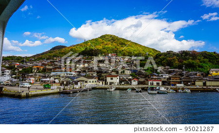 陡坡上密密麻麻的扇島村落（香川縣高松市） 95021287