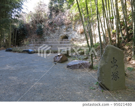Mushizuka at Kenchoji Temple in Kamakura City Mushizuka at Kenchoji Temple in Kamakura City 95021480