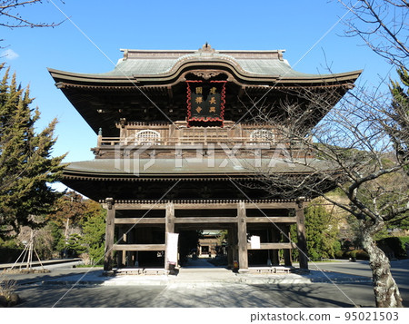 Sanmon Gate at Kenchoji Temple in Kamakura City 95021503