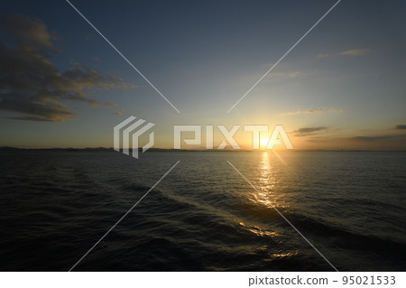 Sunset over the sea seen from the sea Sunset over the sea seen from the sea 95021533