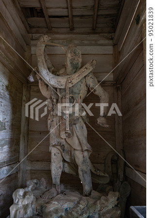 Kongo Rikishizo at the Niomon Gate of Kazoji Temple on Mt. Makuragi, Shimane Peninsula 95021839