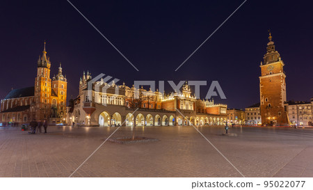 Old town square in Krakow at night, Poland. St. Marys Basilica Old town square in Krakow at night, Poland. St. Marys Basilica 95022077