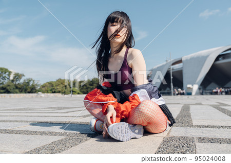 Fashionable sports fashion woman Fashionable sports fashion woman 95024008