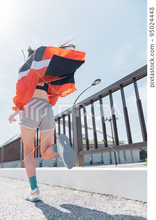 充滿活力的女運動員 充滿活力的女運動員 95024448
