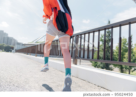 充滿活力的女運動員 充滿活力的女運動員 95024450