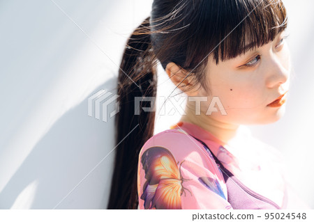 運動時尚美女形象 95024548