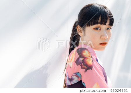 運動時尚美女形象 95024561