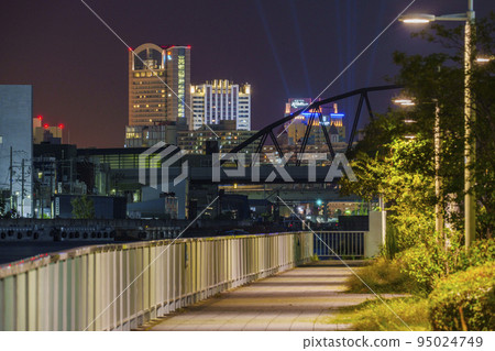 A night view of Universal City from the green road next to the central wholesale market A night view of Universal City from the green road next to the central wholesale market 95024749