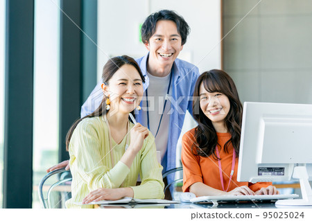 Young engineer in the office 95025024