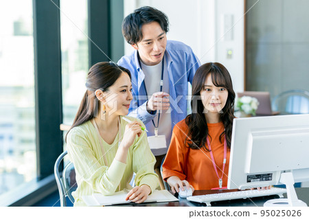 Young engineer in the office 95025026