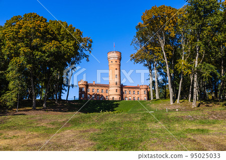 Castle of Raudone - Renaissance style manor with a cylindrical tower Castle of Raudone - Renaissance style manor with a cylindrical tower 95025033