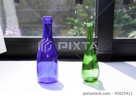 Window glass bottle Window glass bottle 95025421
