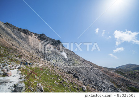Mt. Nasudake (Mt. Chausu) Mountain trail scenery with volcanic smoke [Tochigi Prefecture, Nasushiobara City] 95025505