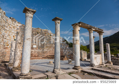 土耳其以弗所古城廢墟中的瑪麗教堂 95025669