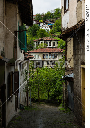 Alley scenery of the old town of Safranbolu, Turkey 95026125