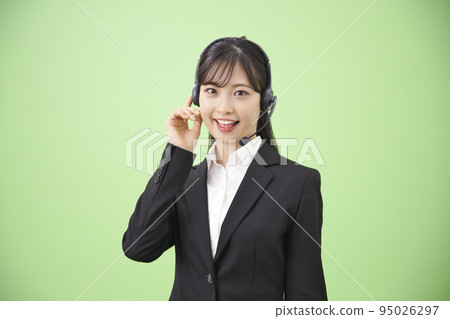 Young female operator portrait 95026297