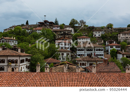 The streets of the old town seen from Zinci Han, the former site of a caravanserai in Safranbolu, Turkey 95026444