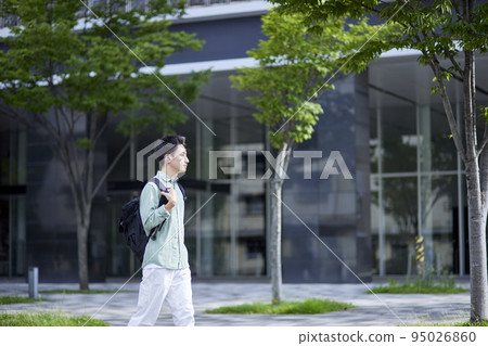 大學校園和年輕的日本學生 大學校園和年輕的日本學生 95026860