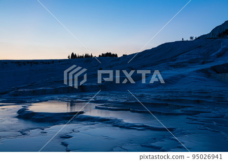 Turkey Trapetical terraces and blue water surface of Hierapolis Pamukkale at dusk 95026941