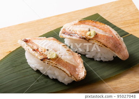 Nodoguro nigiri sushi 95027048