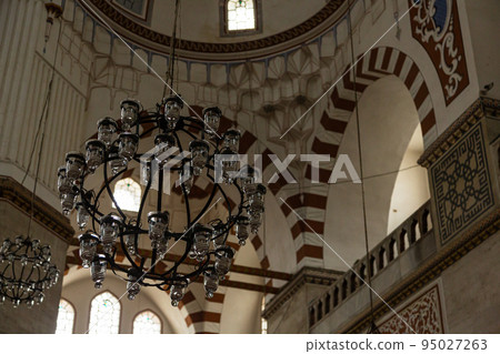在土耳其伊斯坦布爾老城的 Shezadeh Camii 教堂內 在土耳其伊斯坦布爾老城的 Shezadeh Camii 教堂內 95027263