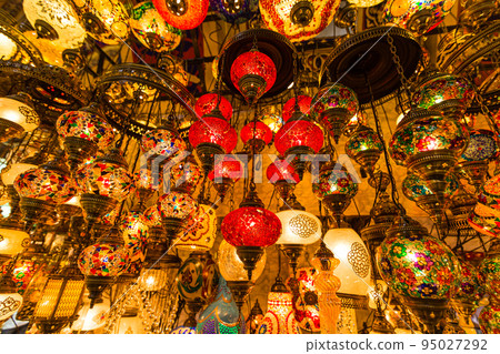 土耳其伊斯坦布爾老城大巴扎出售的土耳其燈 土耳其伊斯坦布爾老城大巴扎出售的土耳其燈 95027292