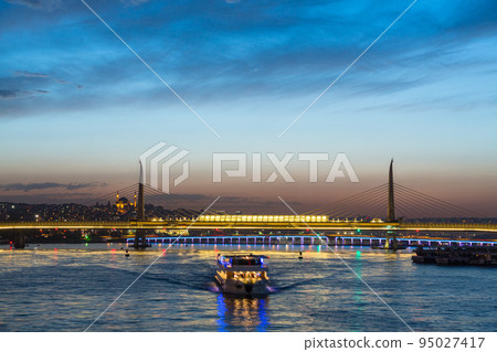 The illuminated Ataturk Bridge over the Golden Horn in Istanbul, Turkey. 95027417