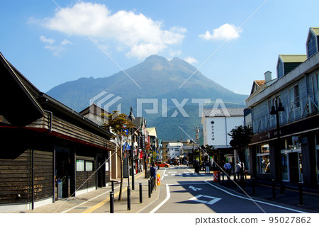 Townscape in front of Yufuin Station, Oita Prefecture 95027862
