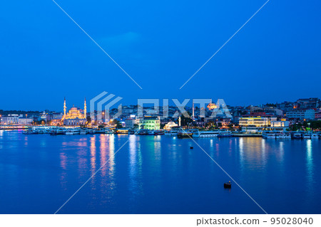 Night view of the Golden Horn in Istanbul and the illuminated New Mosque in the old city Night view of the Golden Horn in Istanbul and the illuminated New Mosque in the old city 95028040
