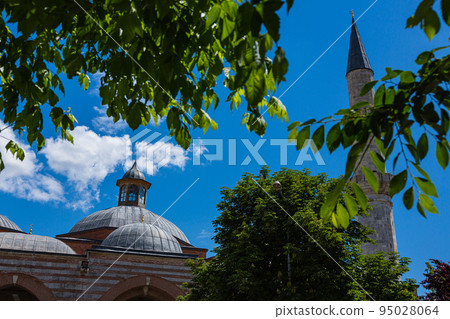 Eski Mosque in the old town of Edirne, Turkey 95028064