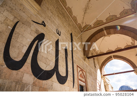 土耳其埃迪爾內老城埃斯基清真寺教堂柱子上的書法 土耳其埃迪爾內老城埃斯基清真寺教堂柱子上的書法 95028104