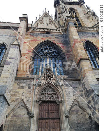 in the town of Colmar 95028111